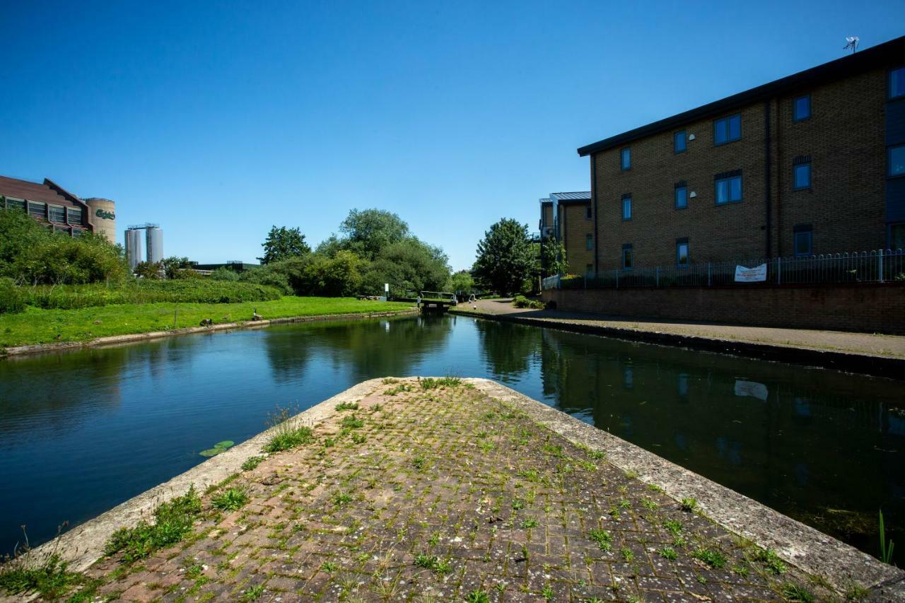 Lake View Apartment Northampton Exterior foto
